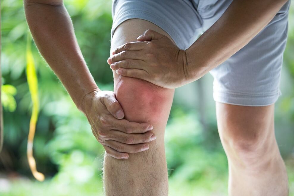 Joint pain is the most noticeable manifestation of arthritis and arthrosis. 