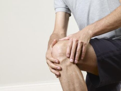 Doctor who is exposed to treat knee pain
