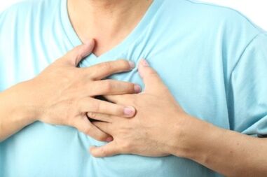 Symptoms of thoracic osteoarthritis – pain in the sternum, reminiscent of a heart attack